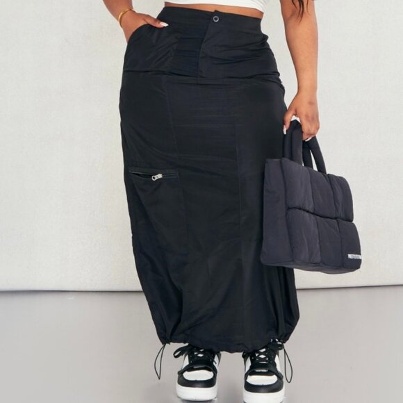 PRETTY LITTLE THING PLUS BLACK ZIP UP DETAIL MIDI SKIRT - Picture 1 of 5